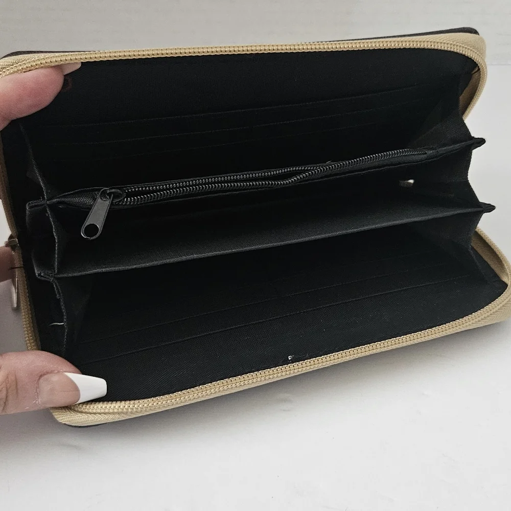 American Flag zip around‎ wallet